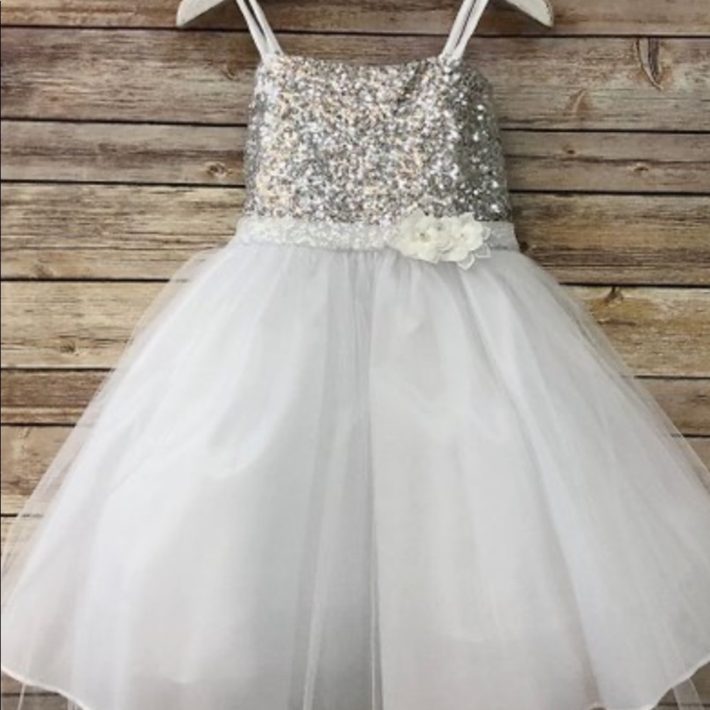 Girls size 10/12 flower girl dress.